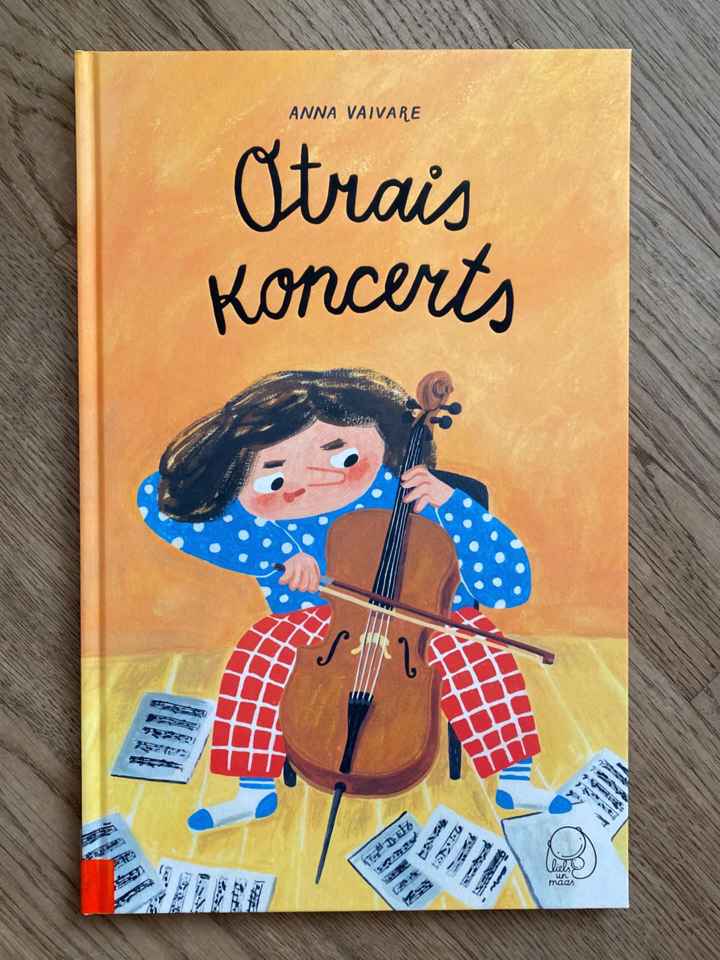 ViVaVo Seitenblick: Agata spielt Cello - heute ist ihr erstes großes Konzert mit Solo. Doch dann geht vor lauter Lampenfieber (fast) alles schief.  Und Agata ist am Boden zerstört. Bis ihr Opa ihr wieder Mut zuspricht, damit es beim titelgebenden „Zweiten Konzert“ klappt und Agata ihre Angst überwindet. Und klar: Es funktioniert. Agata spielt ihr Solo in einem kleinen, gemütlichen Rahmen im Altenheim und erntet nicht nur großen Applaus, sondern auch Selbstbewusstsein. 
#OtraisKoncerts #vivavostok #bilderbuch #lettisch